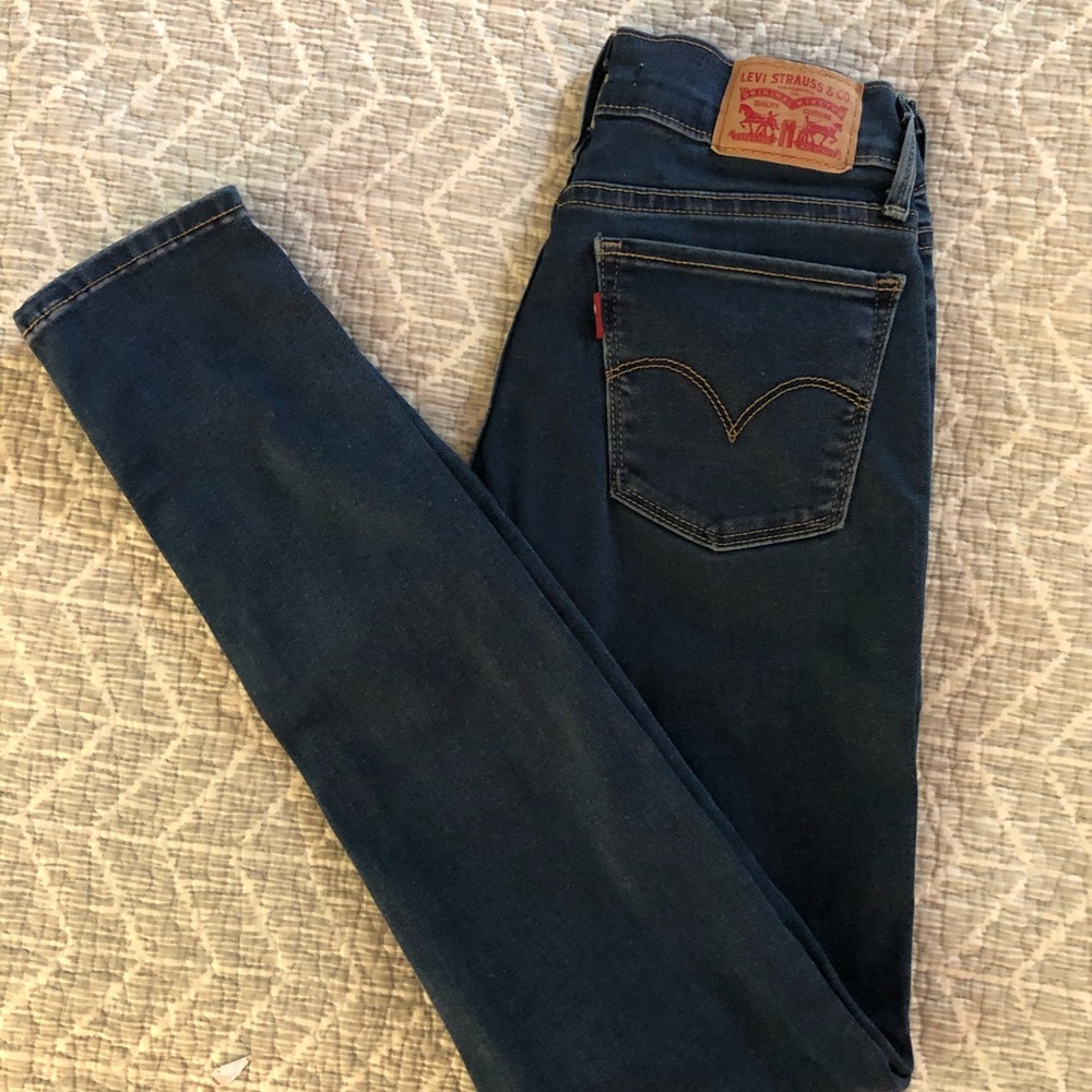 Levi’s 710 super skinny jeans dark wash sz 25